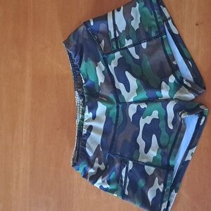 Women's Medium Camo Athletic Gym Shorts